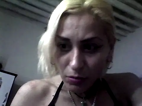 Snapshot of ariana_crazzy chatting on February 16, 2025, 3:37 am ariana crazzy online show from February 16, 2025, 3:37 am