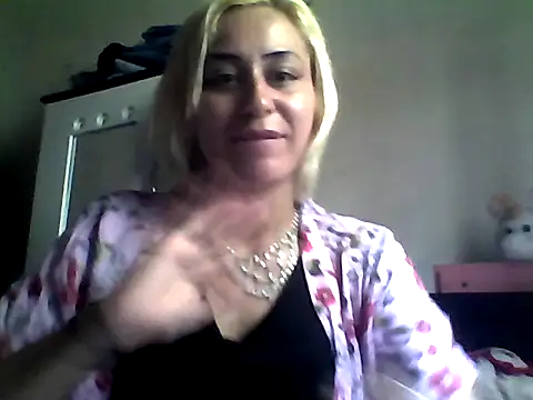 Snapshot of ariana_crazzy chatting on February 20, 2025, 2:35 pm ariana crazzy online show from February 20, 2025, 2:35 pm