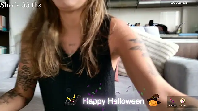 Snapshot of Emmy_petit chatting on October 29, 2025, 3:36 pm Emmy petit online show from October 29, 2025, 3:36 pm