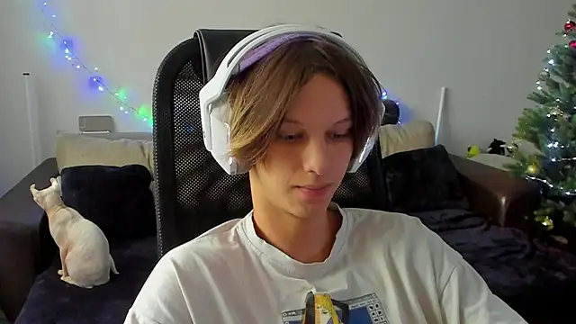 Ostin meow online show from December 5, 2025, 5:49 am