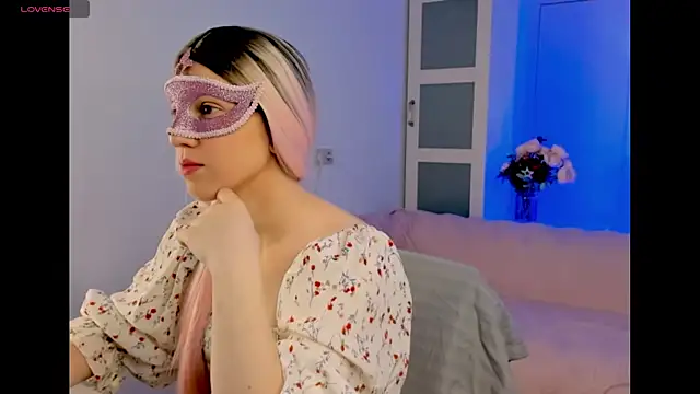 jeancolex online show from December 5, 2024, 5:04 am