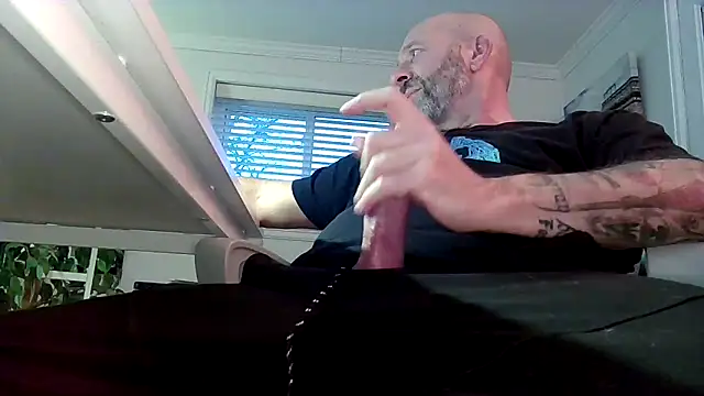 Snapshot of MileHighCock chatting on December 13, 2024, 11:39 pm MileHighCock online show from December 13, 2024, 11:39 pm