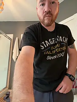 Snapshot of Bluemage710 chatting on December 18, 2025, 6:25 pm Bluemage710 online show from December 18, 2025, 6:25 pm