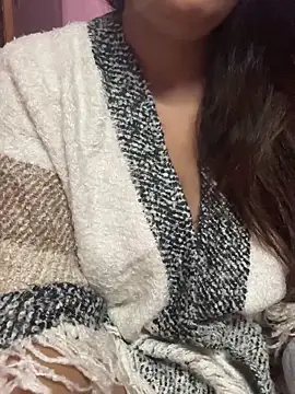  nishalove19 online show from December 17, 2025, 7:31 pm