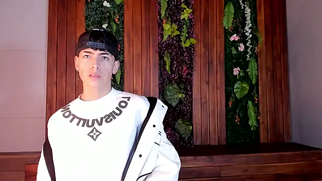 Snapshot of MattiDeLuca chatting on January 15, 2025, 11:32 am MattiDeLuca online show from January 15, 2025, 11:32 am