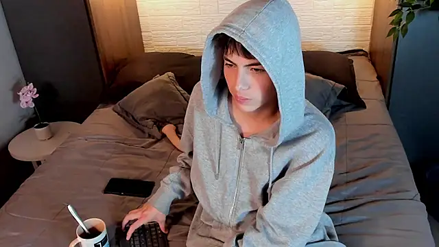 Snapshot of MattiDeLuca chatting on January 16, 2025, 2:08 pm MattiDeLuca online show from January 16, 2025, 2:08 pm