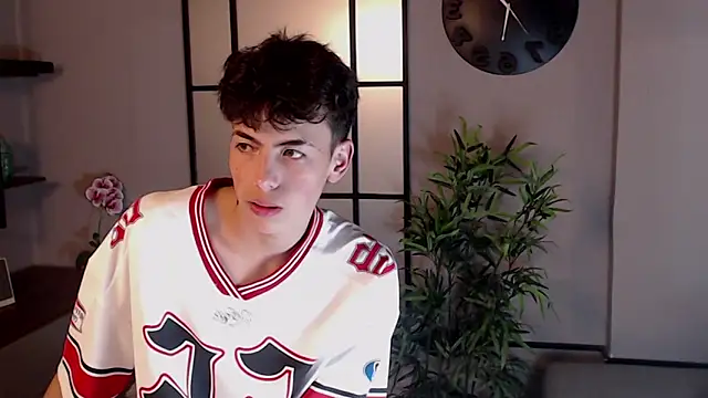 Snapshot of MattiDeLuca chatting on January 22, 2025, 6:31 pm MattiDeLuca online show from January 22, 2025, 6:31 pm