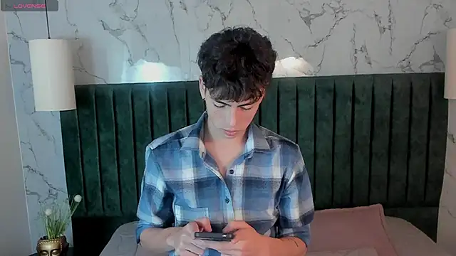 Snapshot of MattiDeLuca chatting on February 2, 2025, 11:40 am MattiDeLuca online show from February 2, 2025, 11:40 am