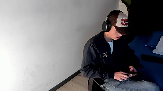 Snapshot of MattiDeLuca chatting on February 7, 2025, 11:45 am MattiDeLuca online show from February 7, 2025, 11:45 am