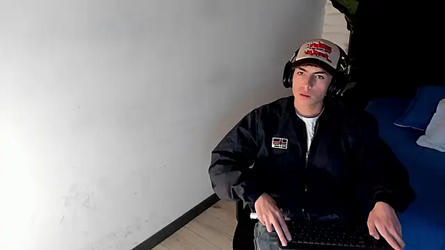 Snapshot of MattiDeLuca chatting on February 7, 2025, 2:47 pm MattiDeLuca online show from February 7, 2025, 2:47 pm