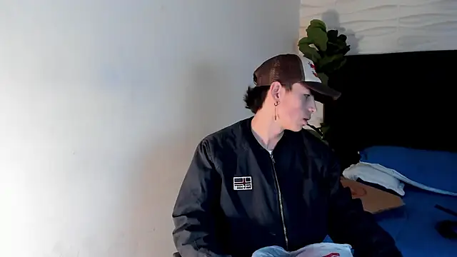 Snapshot of MattiDeLuca chatting on February 7, 2025, 5:51 pm MattiDeLuca online show from February 7, 2025, 5:51 pm