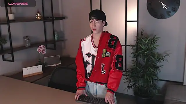 Snapshot of MattiDeLuca chatting on February 12, 2025, 11:40 am MattiDeLuca online show from February 12, 2025, 11:40 am