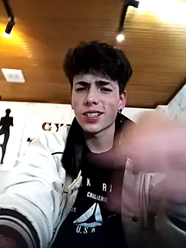 Snapshot of MattiDeLuca chatting on February 16, 2025, 1:25 am MattiDeLuca online show from February 16, 2025, 1:25 am