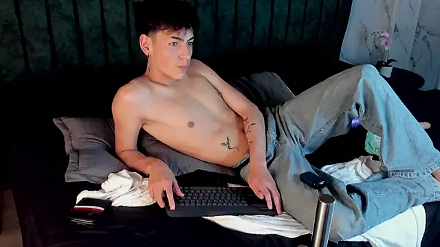 Snapshot of MattiDeLuca chatting on February 26, 2025, 9:27 pm MattiDeLuca online show from February 26, 2025, 9:27 pm