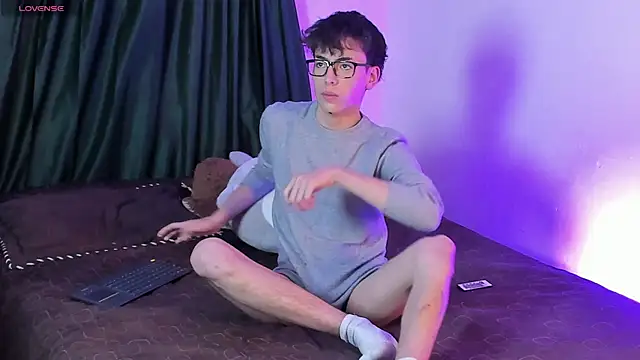 Snapshot of MattiDeLuca chatting on October 7, 2025, 9:01 pm MattiDeLuca online show from October 7, 2025, 9:01 pm