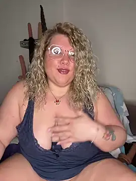 Snapshot of CurvyAnonymousGirl89 chatting on February 1, 2025, 10:05 am CurvyAnonymousGirl89 online show from February 1, 2025, 10:05 am