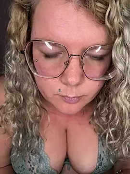 Snapshot of CurvyAnonymousGirl89 chatting on February 16, 2025, 4:53 pm CurvyAnonymousGirl89 online show from February 16, 2025, 4:53 pm