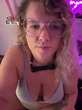 Snapshot of CurvyAnonymousGirl89 chatting on September 13, 2025, 3:56 pm CurvyAnonymousGirl89 online show from September 13, 2025, 3:56 pm