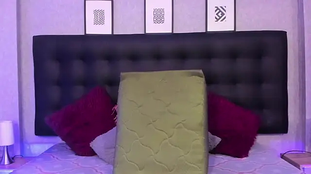 MeleekXXX  online show from February 5, 2025, 7:53 pm