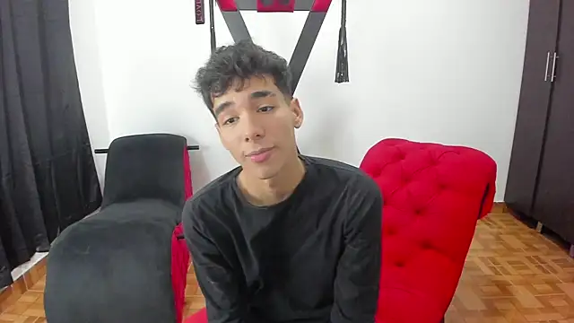 Snapshot of Harry_LatinBoy chatting on January 13, 2025, 8:15 pm Harry LatinBoy online show from January 13, 2025, 8:15 pm