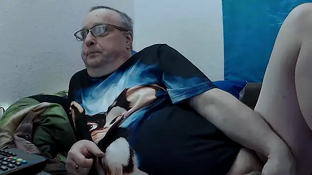 Snapshot of Manfred1012 chatting on February 6, 2025, 6:13 pm Manfred1012 online show from February 6, 2025, 6:13 pm