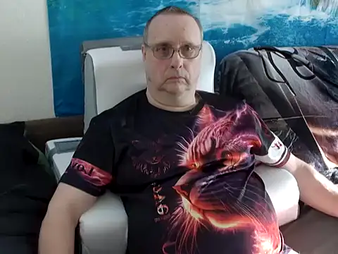 Snapshot of Manfred1012 chatting on February 17, 2025, 2:37 pm Manfred1012 online show from February 17, 2025, 2:37 pm