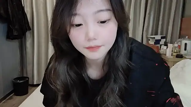 yangyang-1115 online show from February 25, 2025, 5:41 am