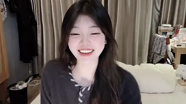 yangyang-1115 online show from March 12, 2025, 1:51 pm