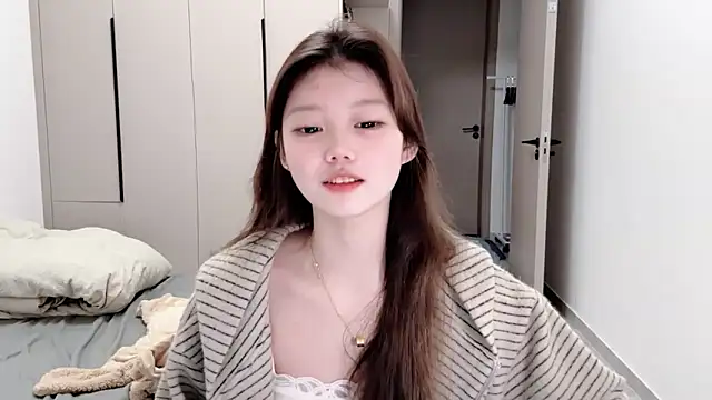 yangyang-1115 online show from October 17, 2025, 5:10 am