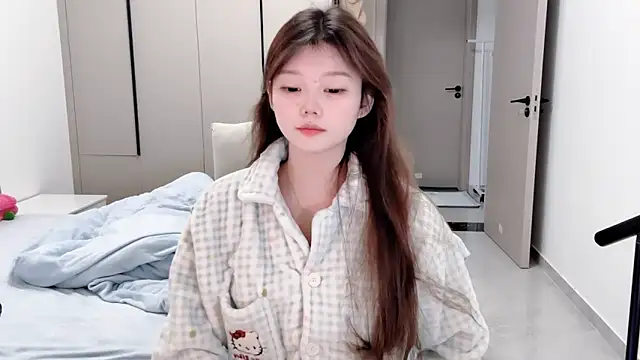 yangyang-1115 online show from October 30, 2025, 5:42 am