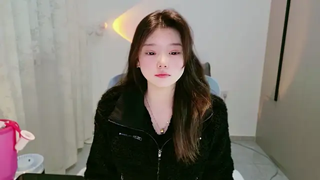 yangyang-1115 online show from December 3, 2025, 5:15 am