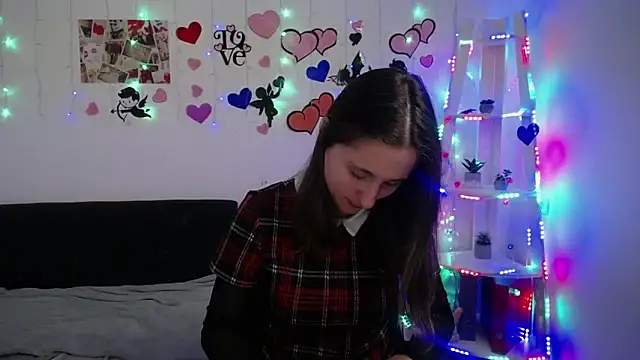 Snapshot of MichelLeee chatting on January 21, 2025, 12:18 pm MichelLeee online show from January 21, 2025, 12:18 pm