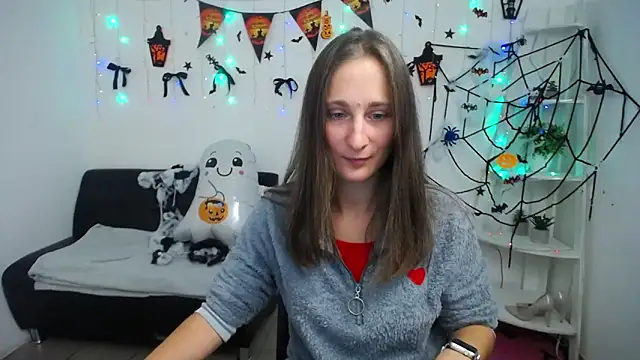 Snapshot of MichelLeee chatting on October 16, 2025, 11:33 am MichelLeee online show from October 16, 2025, 11:33 am