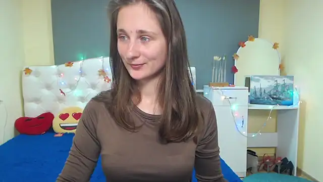 MichelLeee online show from November 18, 2025, 12:31 pm