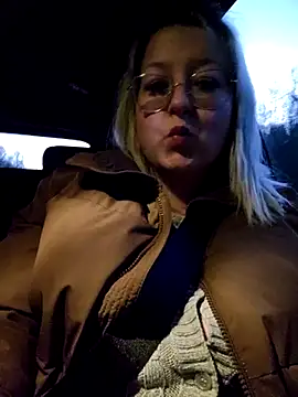 Snapshot of Lillyloo_ chatting on March 10, 2025, 5:50 pm Lillyloo online show from March 10, 2025, 5:50 pm