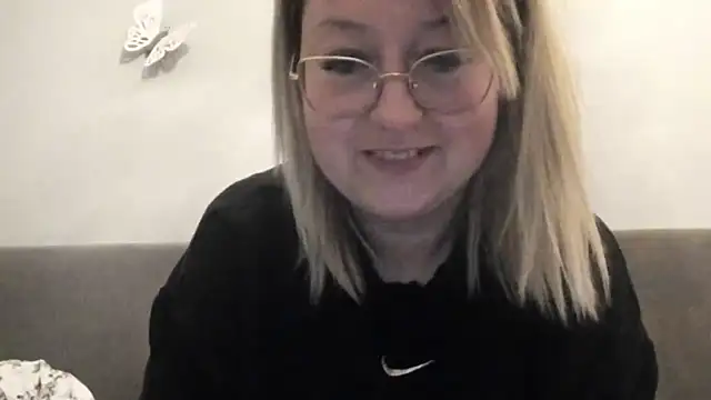Snapshot of Lillyloo_ chatting on March 16, 2025, 8:21 pm Lillyloo online show from March 16, 2025, 8:21 pm