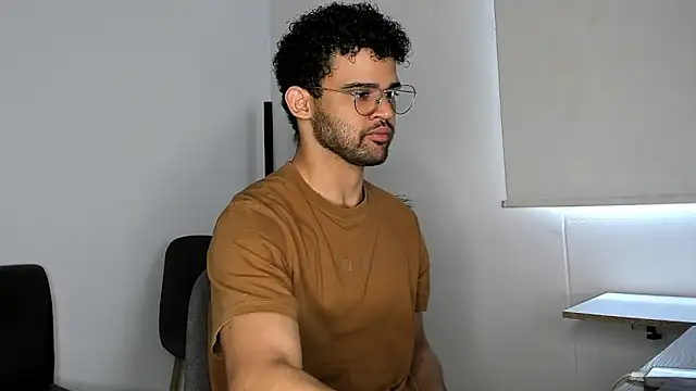 Snapshot of andrewChris_ chatting on November 10, 2025, 4:17 pm andrewChris online show from November 10, 2025, 4:17 pm