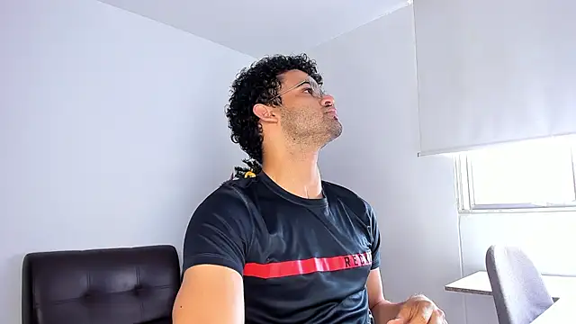 Snapshot of andrewChris_ chatting on November 27, 2025, 3:14 pm andrewChris online show from November 27, 2025, 3:14 pm