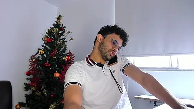 Snapshot of andrewChris_ chatting on December 2, 2025, 8:04 pm andrewChris online show from December 2, 2025, 8:04 pm