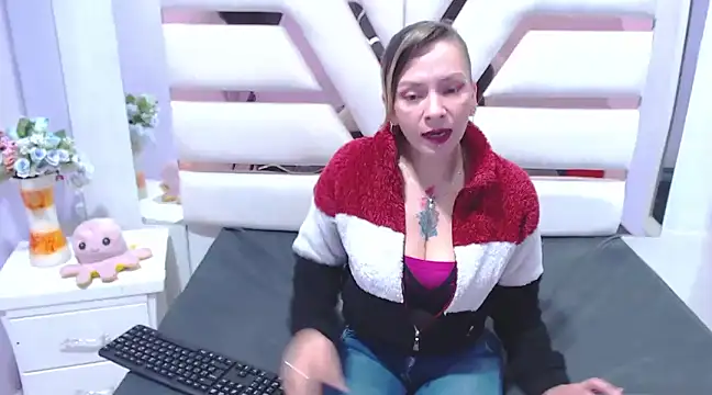 Snapshot of alaha_evans chatting on March 15, 2025, 9:41 am alaha evans online show from March 15, 2025, 9:41 am