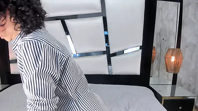 Snapshot of AriannaRussell_ chatting on March 20, 2025, 1:37 pm AriannaRussell online show from March 20, 2025, 1:37 pm