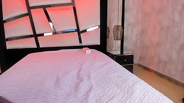 Snapshot of AriannaRussell_ chatting on September 22, 2025, 4:09 pm AriannaRussell online show from September 22, 2025, 4:09 pm