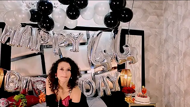 Snapshot of AriannaRussell_ chatting on November 17, 2025, 4:46 pm AriannaRussell online show from November 17, 2025, 4:46 pm