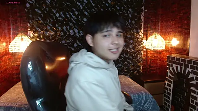 Snapshot of AndrewPherson chatting on January 3, 2025, 12:52 pm AndrewPherson online show from January 3, 2025, 12:52 pm