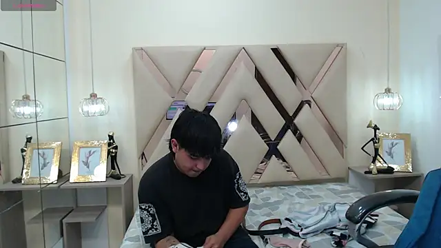 Snapshot of AndrewPherson chatting on January 5, 2025, 6:45 pm AndrewPherson online show from January 5, 2025, 6:45 pm