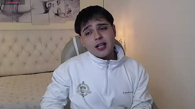 Snapshot of AndrewPherson chatting on January 10, 2025, 3:18 am AndrewPherson online show from January 10, 2025, 3:18 am