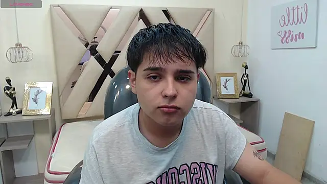 Snapshot of AndrewPherson chatting on February 4, 2025, 12:00 pm AndrewPherson online show from February 4, 2025, 12:00 pm