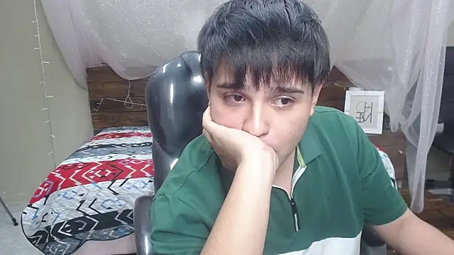 Snapshot of AndrewPherson chatting on February 9, 2025, 12:08 pm AndrewPherson online show from February 9, 2025, 12:08 pm