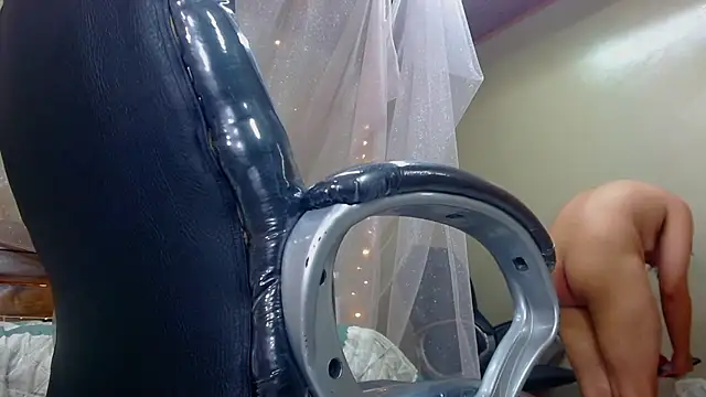 Snapshot of AndrewPherson chatting on February 10, 2025, 7:07 pm AndrewPherson online show from February 10, 2025, 7:07 pm