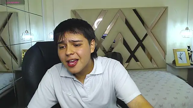 Snapshot of AndrewPherson chatting on February 15, 2025, 12:33 pm AndrewPherson online show from February 15, 2025, 12:33 pm